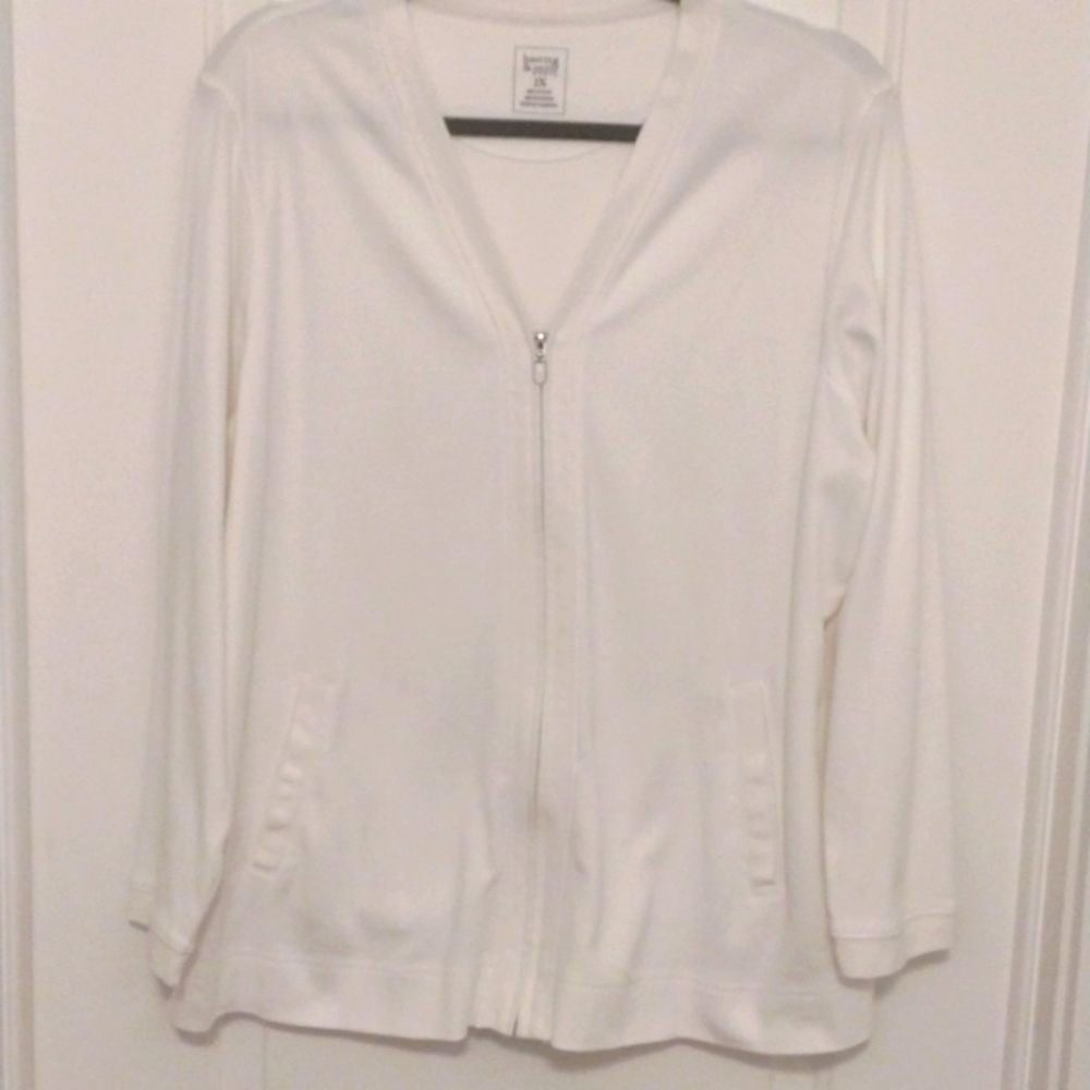 Hastings & Smith white, light weight sweatshirt. Size 2X